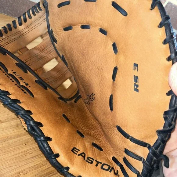 Easton Rebel Leather 14” Softball Glove RHT Slow pitch first base Mitt Tan & Blk - Picture 3 of 5